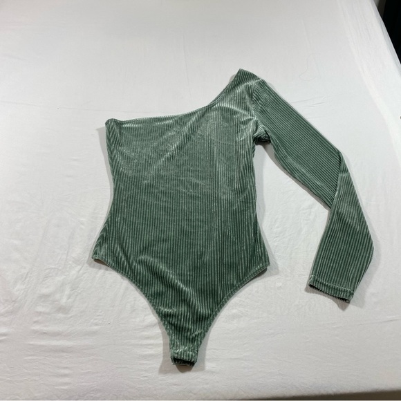 Le Lis Green Asymmetrical Bodysuit Long Sleeve suede One Arm Thong Soft … - Picture 8 of 8